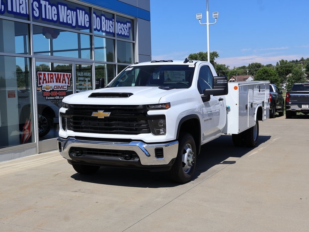 2025 Chevrolet Silverado 3500HD Work Truck photo 4