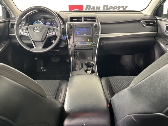 2017 Toyota Camry Hybrid SE photo 2