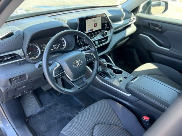 2024 Toyota Highlander LE photo 7