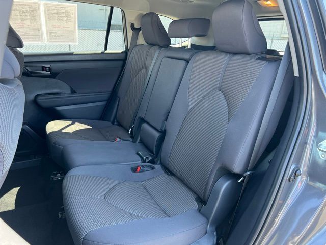 2024 Toyota Highlander LE photo 8