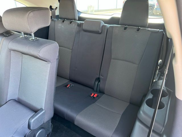 2024 Toyota Highlander LE photo 11