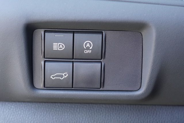2024 Toyota Highlander LE photo 12