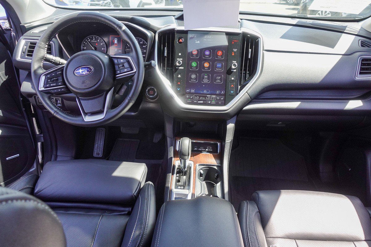 2024 Subaru Ascent Touring photo 4