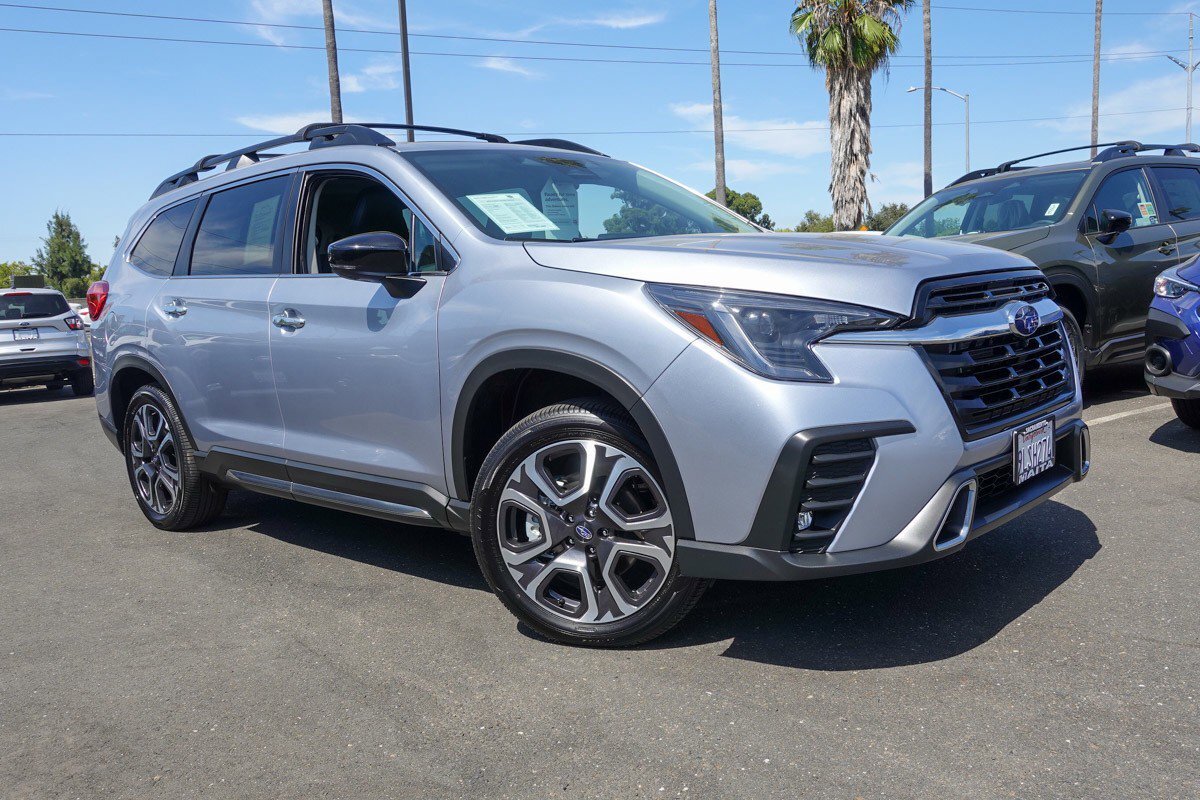 2024 Subaru Ascent Touring photo 2