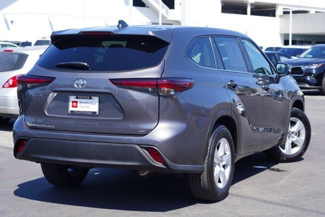 2024 Toyota Highlander LE photo 2