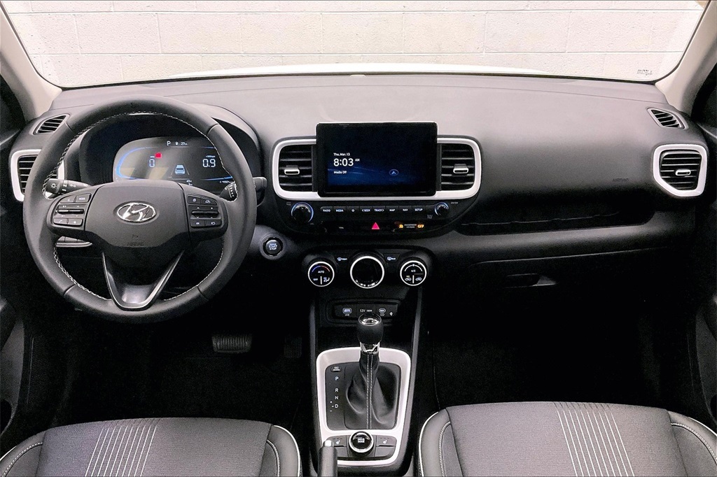 2025 Hyundai Venue Limited photo 2