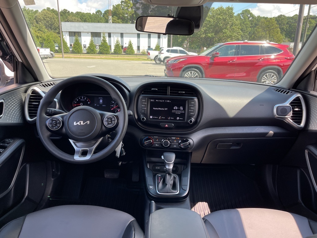 2022 Kia Soul LX photo 3