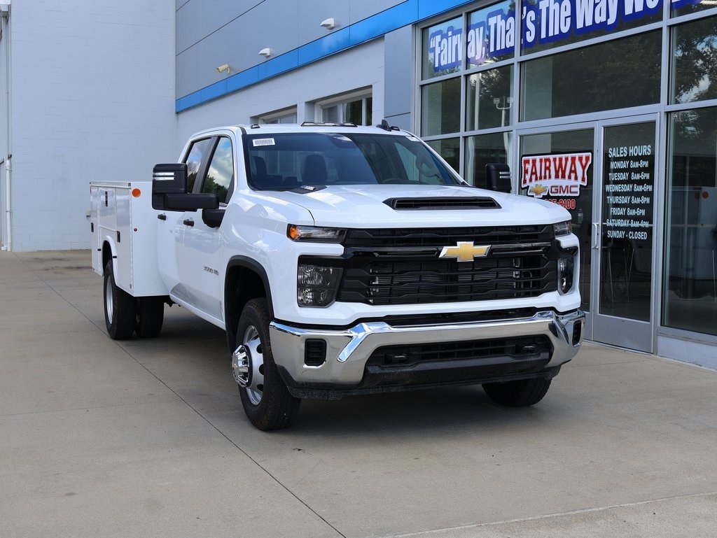 2025 Chevrolet Silverado 3500HD Work Truck photo 2