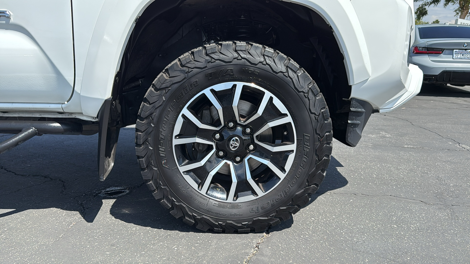 2020 Toyota Tacoma TRD Sport photo 3