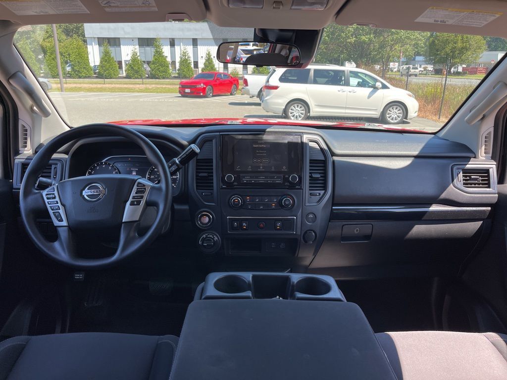 2022 Nissan Titan SV photo 5