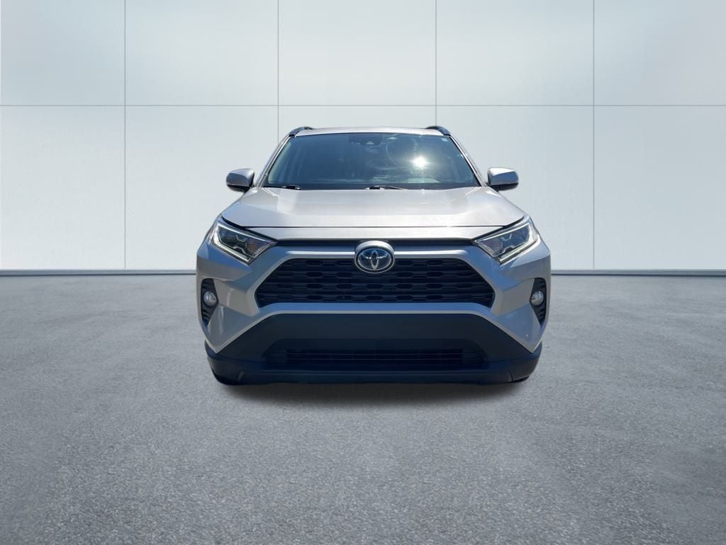2020 Toyota RAV4 Hybrid XLE photo 3
