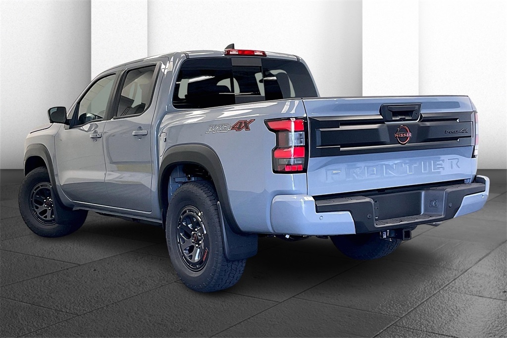 2025 Nissan Frontier PRO-4X photo 3