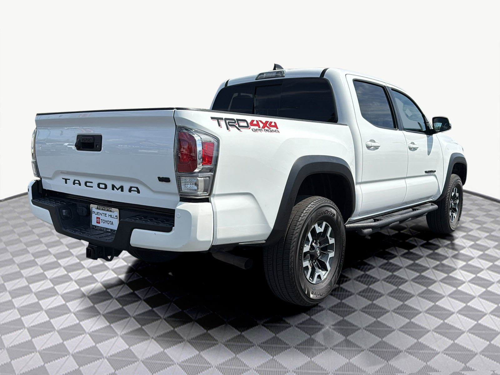 2022 Toyota Tacoma TRD Off-Road photo 2