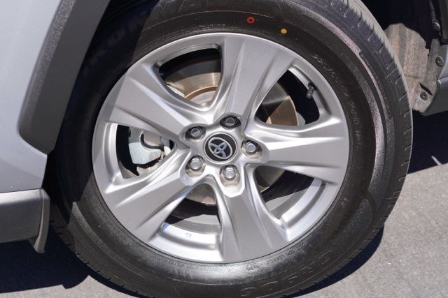 2024 Toyota RAV4 XLE photo 6