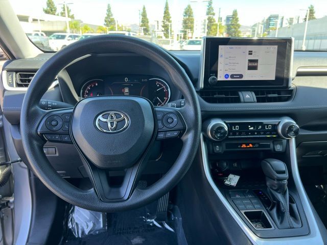 2024 Toyota RAV4 XLE photo 7