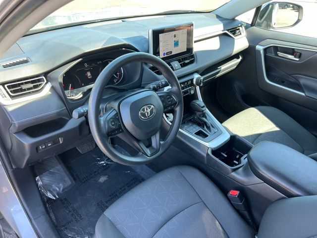 2024 Toyota RAV4 XLE photo 8