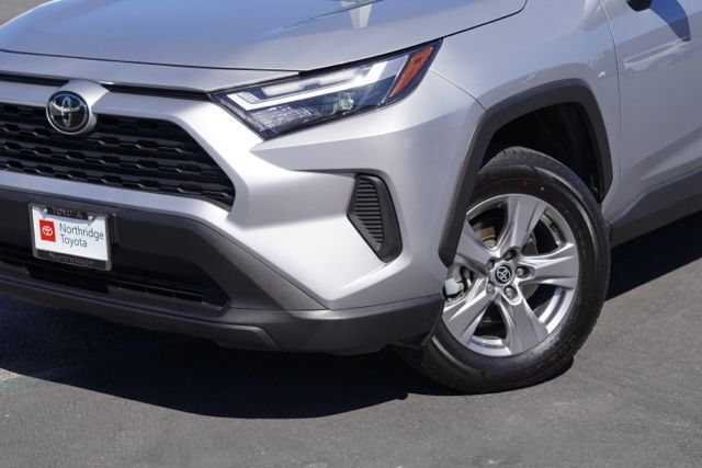 2024 Toyota RAV4 XLE photo 2