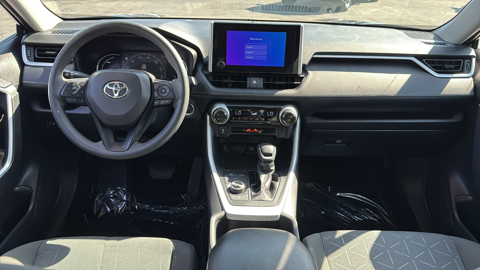 2024 Toyota RAV4 Hybrid XLE photo 4