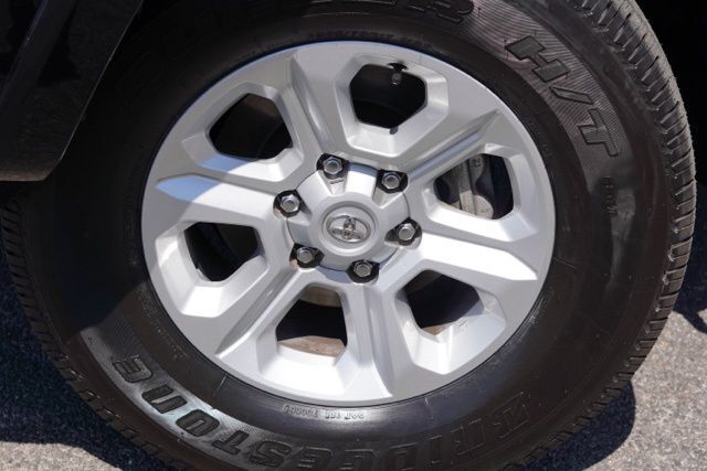 2024 Toyota 4Runner SR5 photo 4