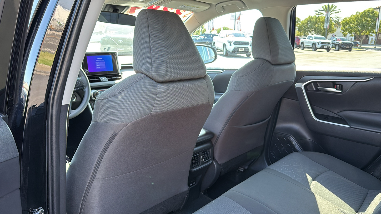 2024 Toyota RAV4 Hybrid XLE photo 7