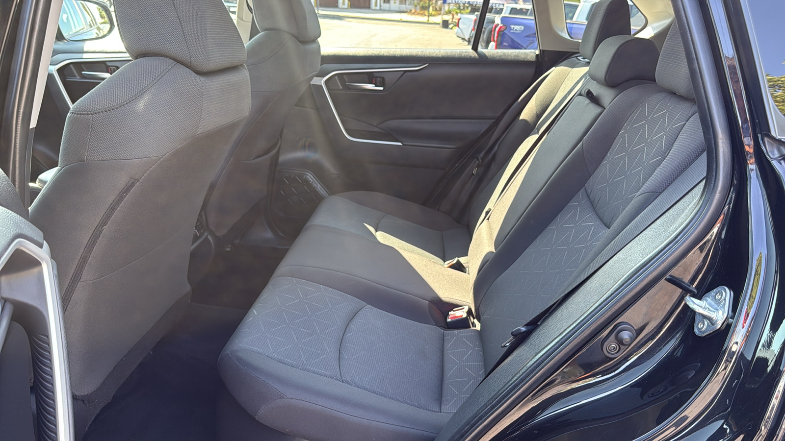2024 Toyota RAV4 Hybrid XLE photo 8