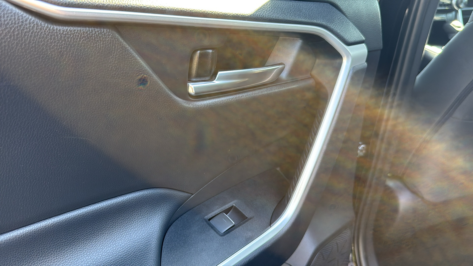 2024 Toyota RAV4 Hybrid XLE photo 9
