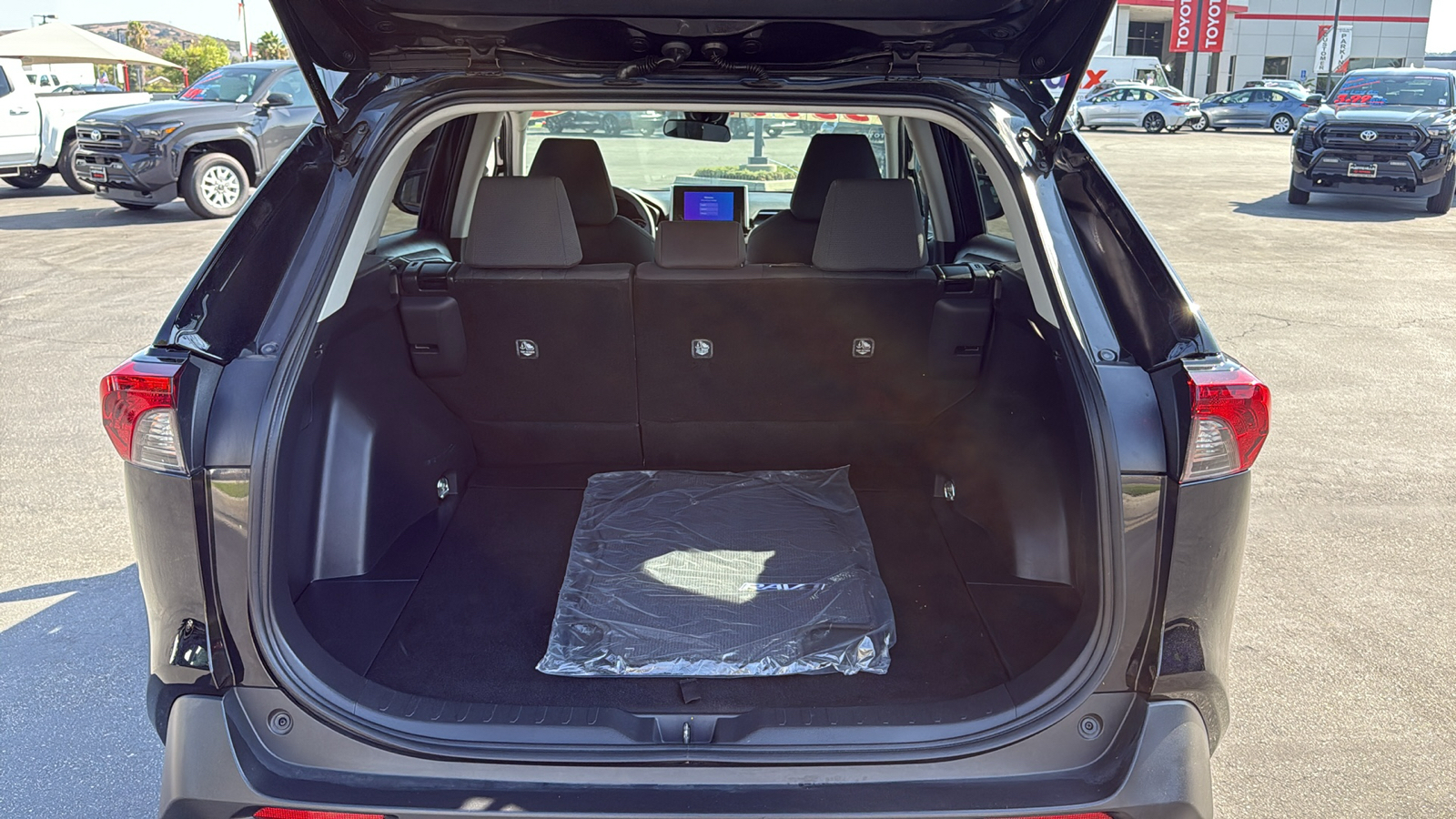 2024 Toyota RAV4 Hybrid XLE photo 3