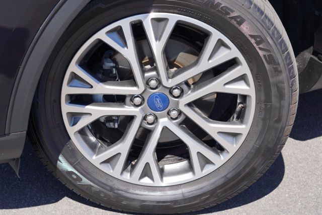 2022 Ford Escape SEL photo 5