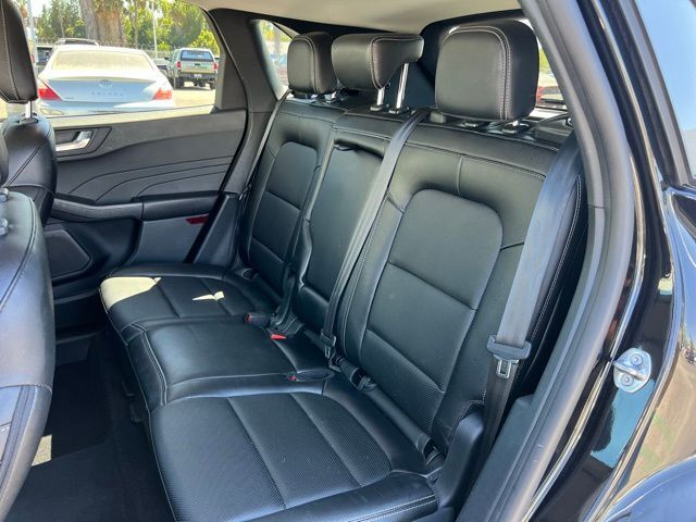 2022 Ford Escape SEL photo 9