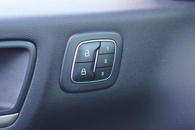 2022 Ford Escape SEL photo 11