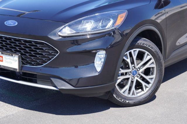 2022 Ford Escape SEL photo 2