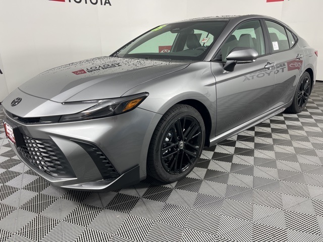 2025 Toyota Camry SE photo 3