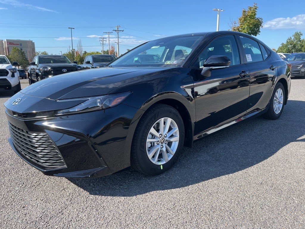 2025 Toyota Camry LE Hybrid photo 2