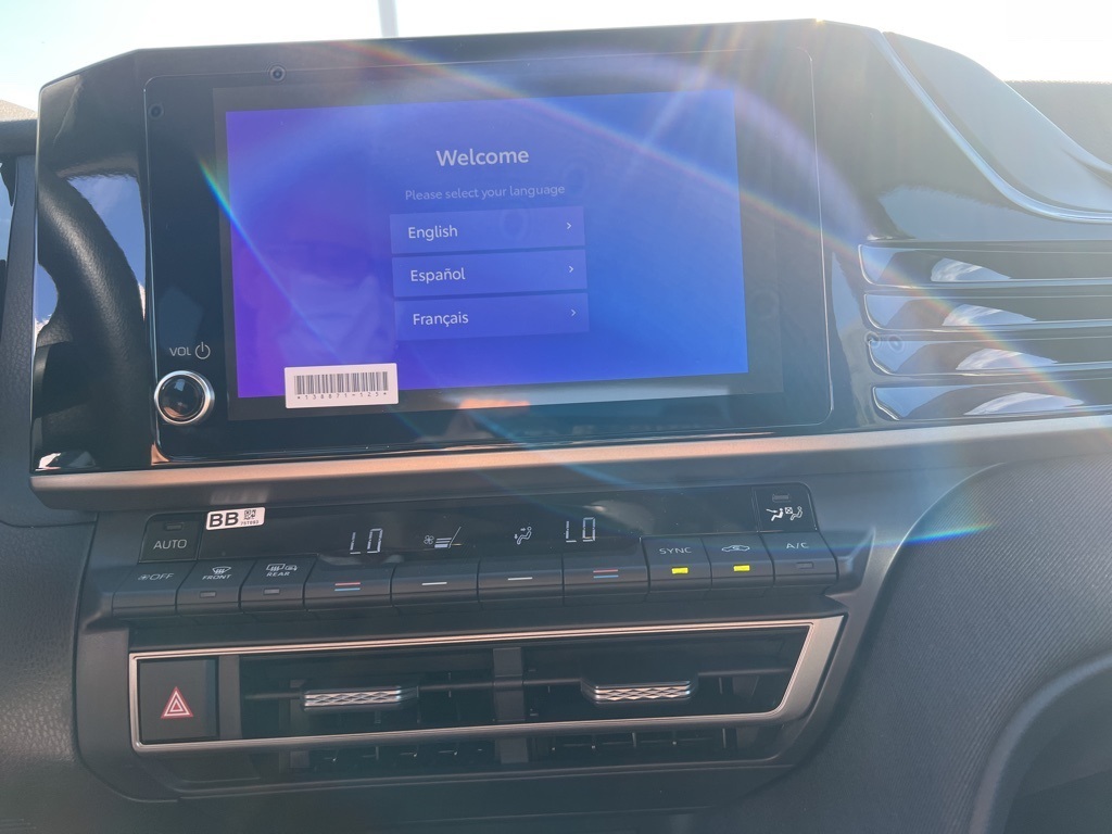 2025 Toyota Camry LE Hybrid photo 3
