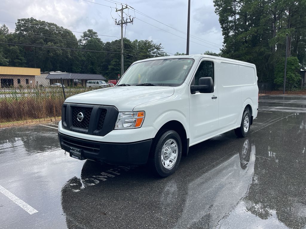 2017 Nissan NV2500 HD SV photo 2