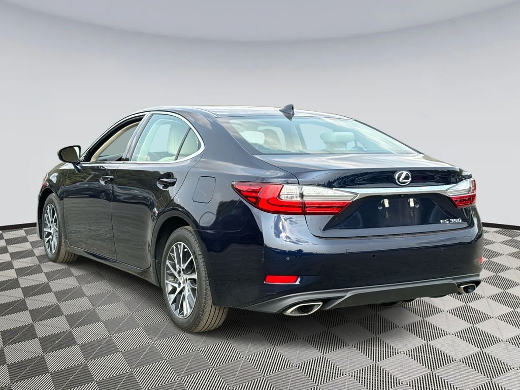 2016 Lexus ES 350 Base photo 4