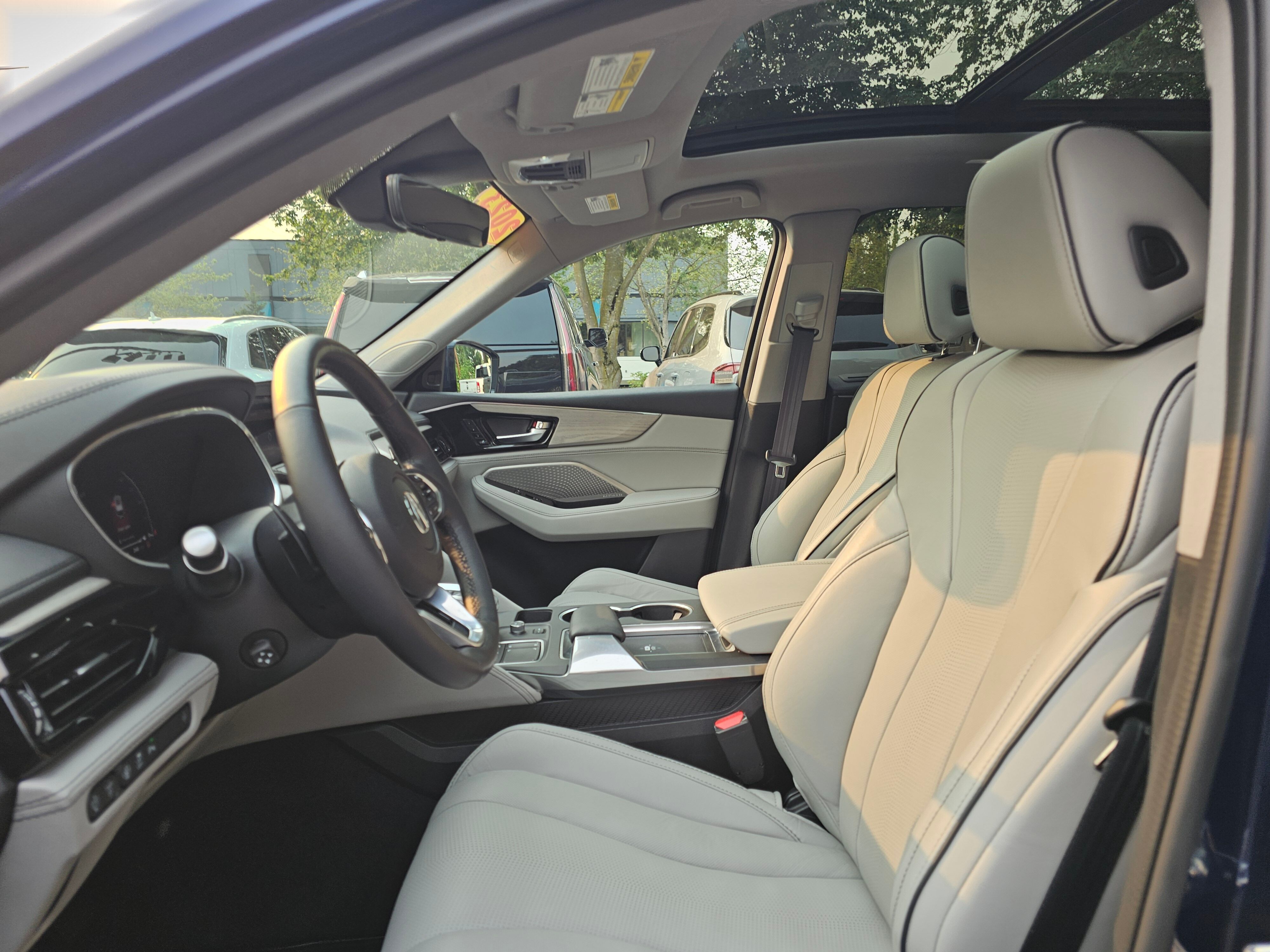 2023 Acura MDX SH-AWD Advance photo 2