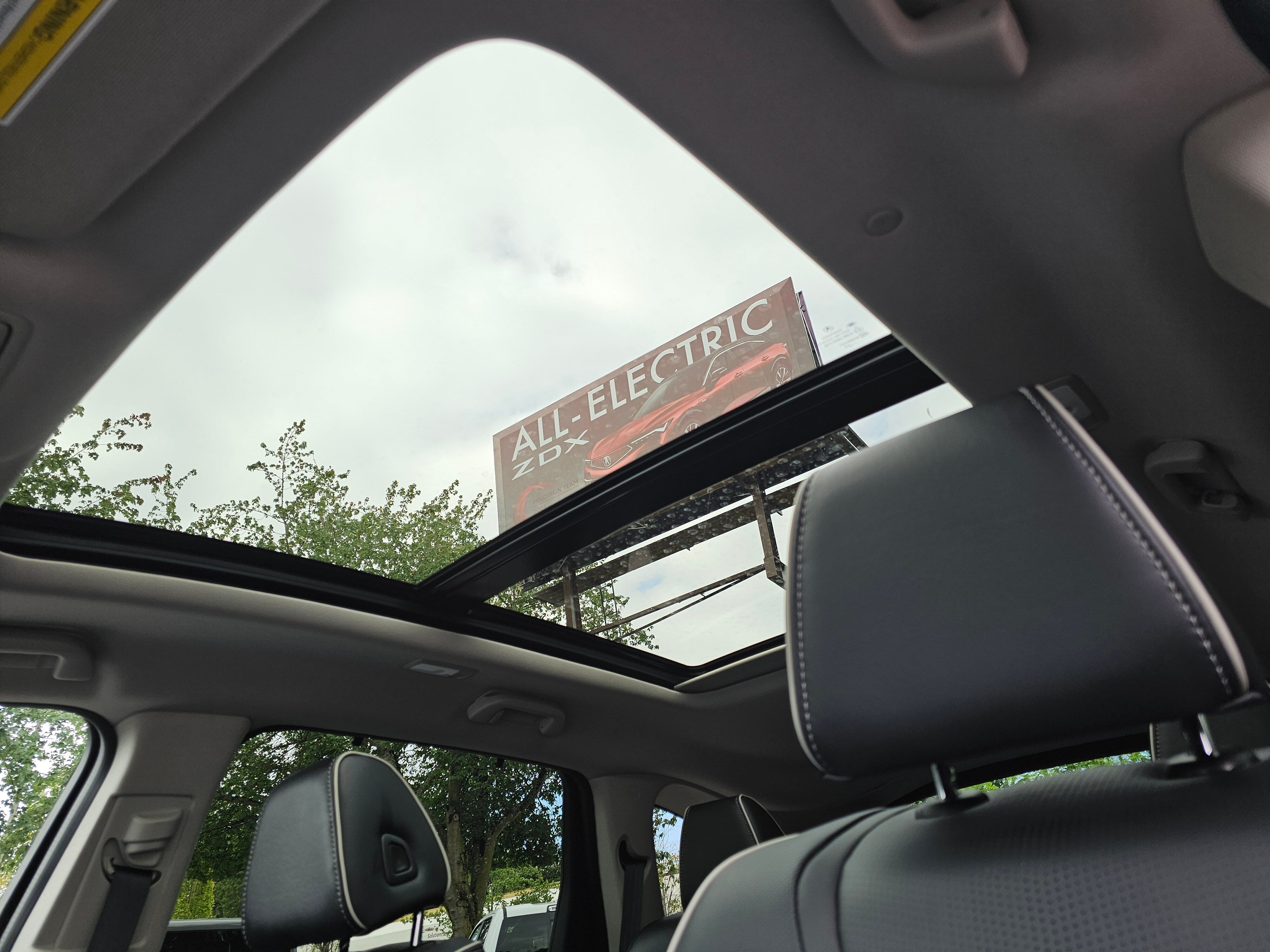 2024 Acura MDX SH-AWD Advance photo 3