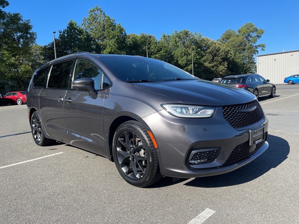 2021 Chrysler Pacifica Touring L photo 2