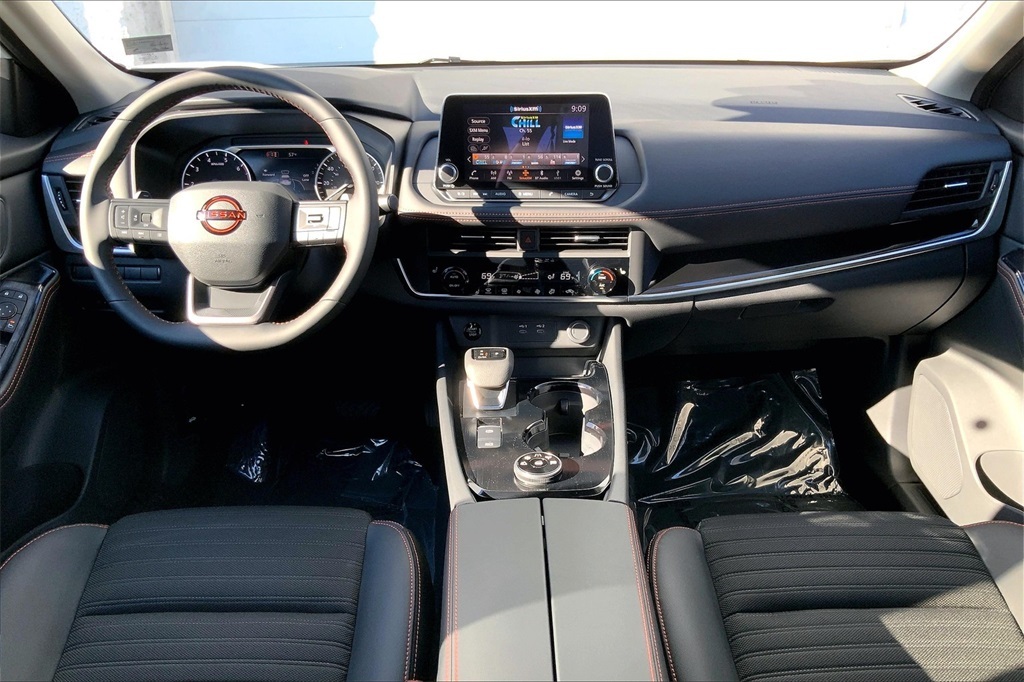 2026 Nissan Rogue SV photo 4