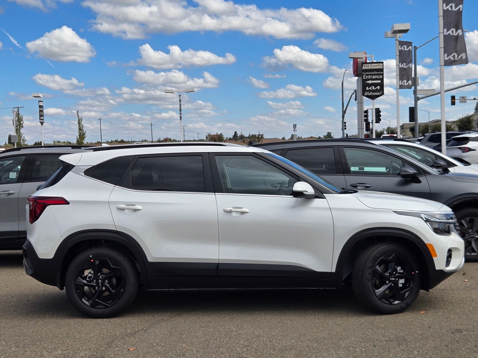 2026 Kia Seltos EX photo 2