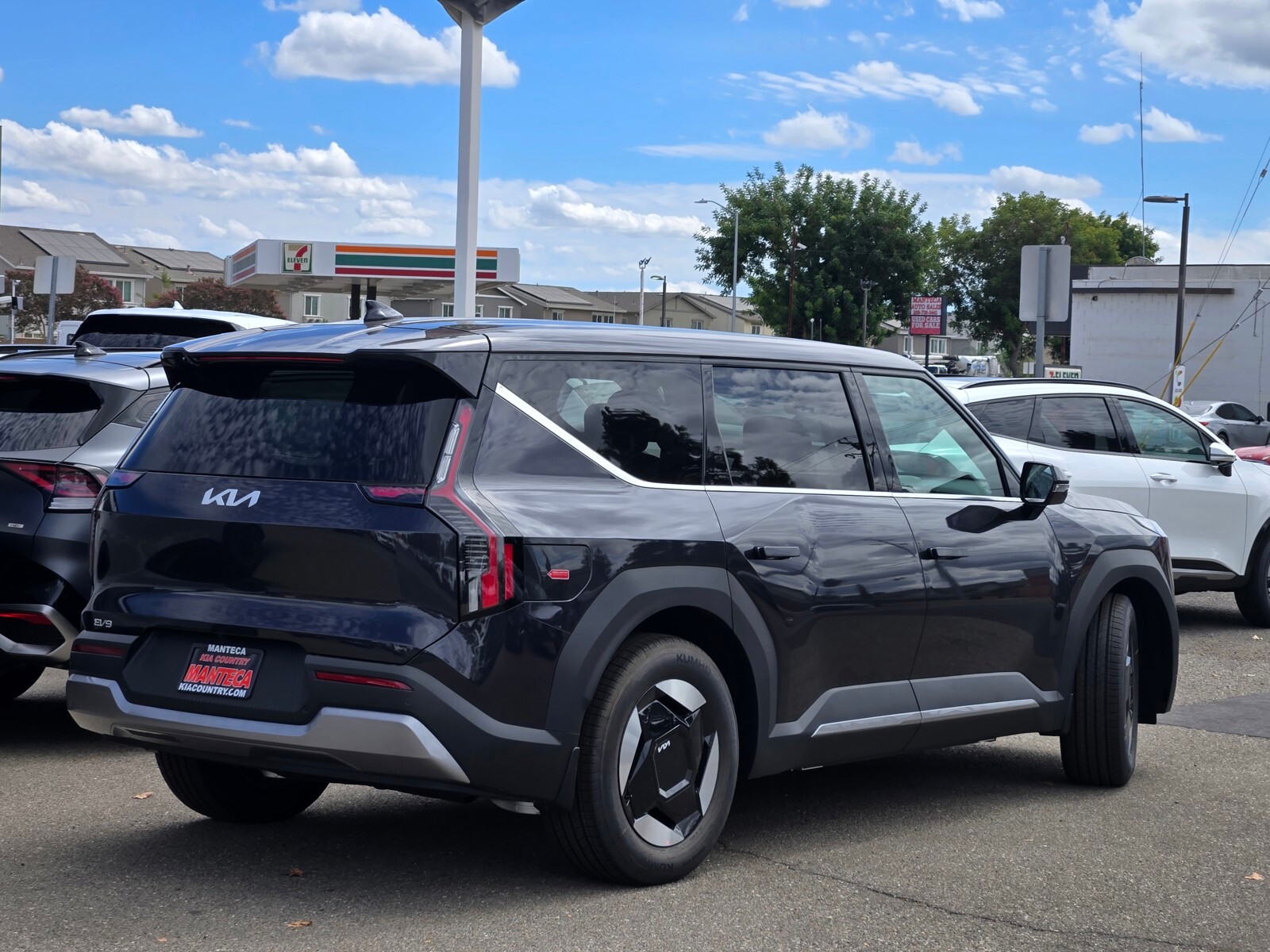 2026 Kia EV9 Light Long Range photo 3