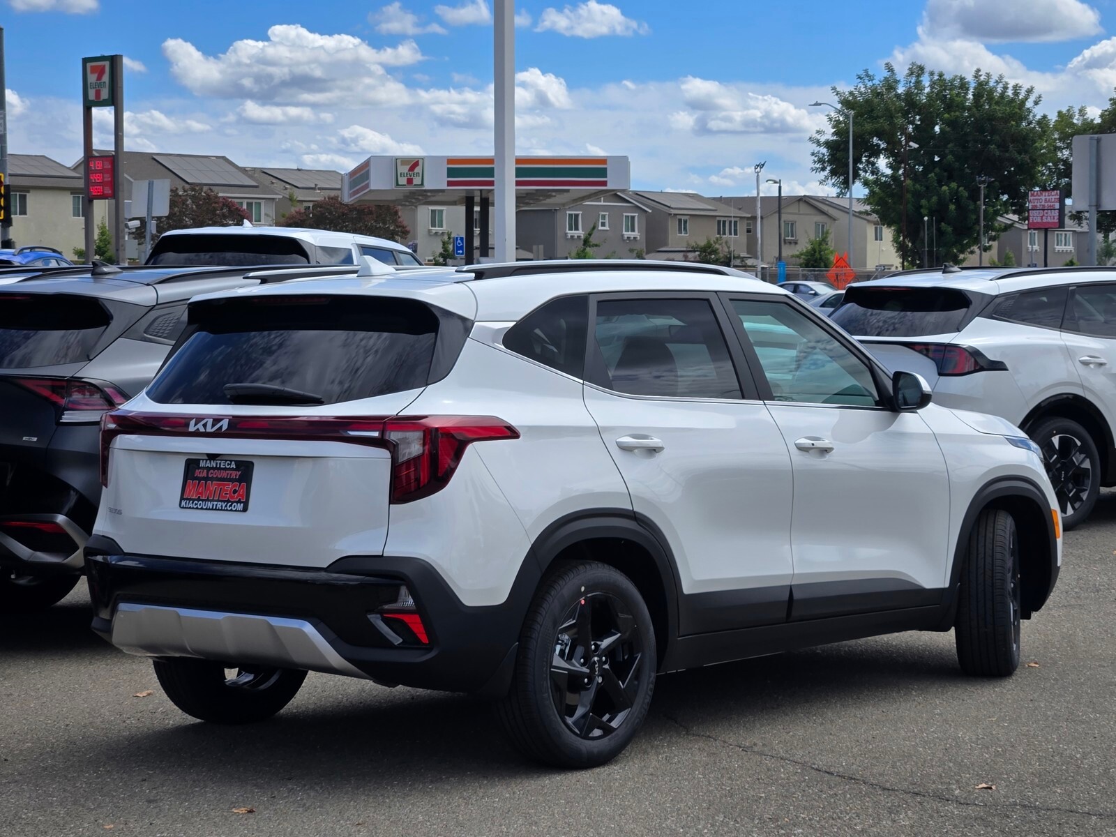 2026 Kia Seltos EX photo 3