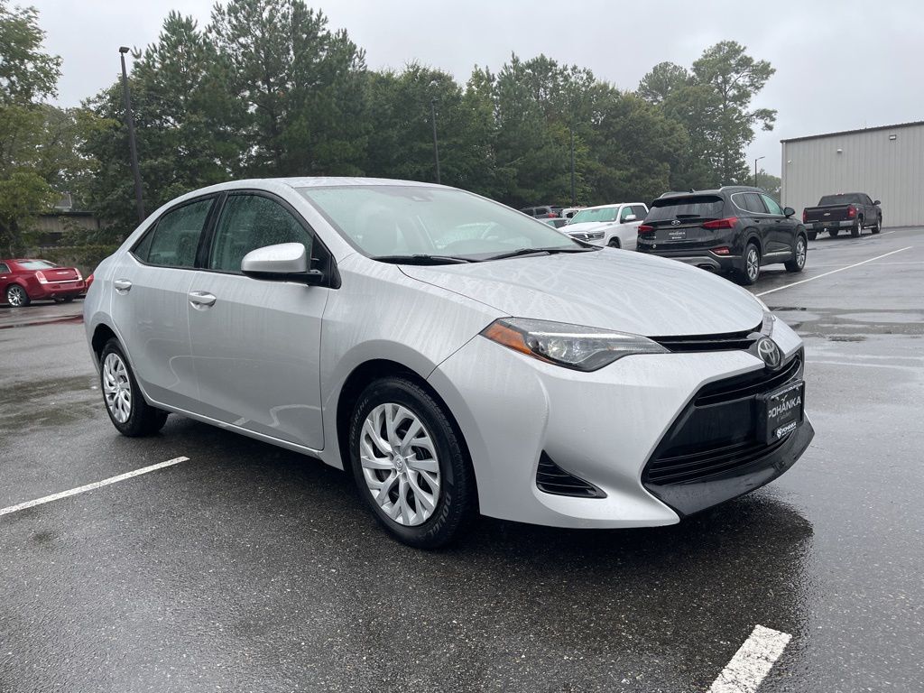 2017 Toyota Corolla LE photo 3