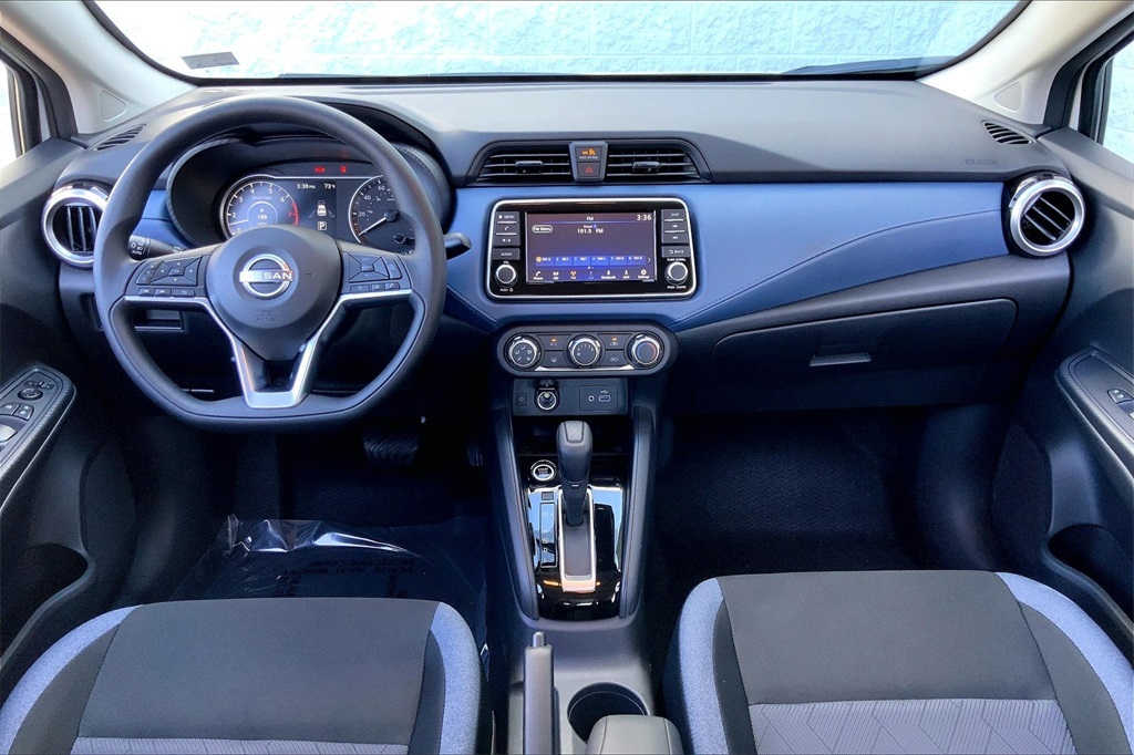 2025 Nissan Versa 1.6 SV photo 4