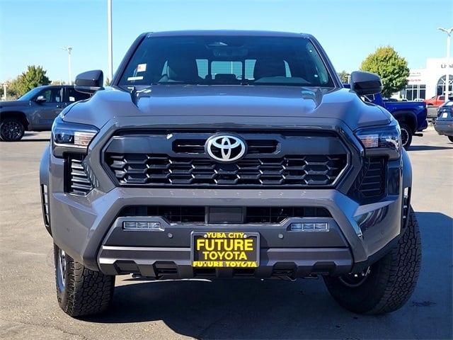 2025 Toyota Tacoma TRD Off-Road photo 2