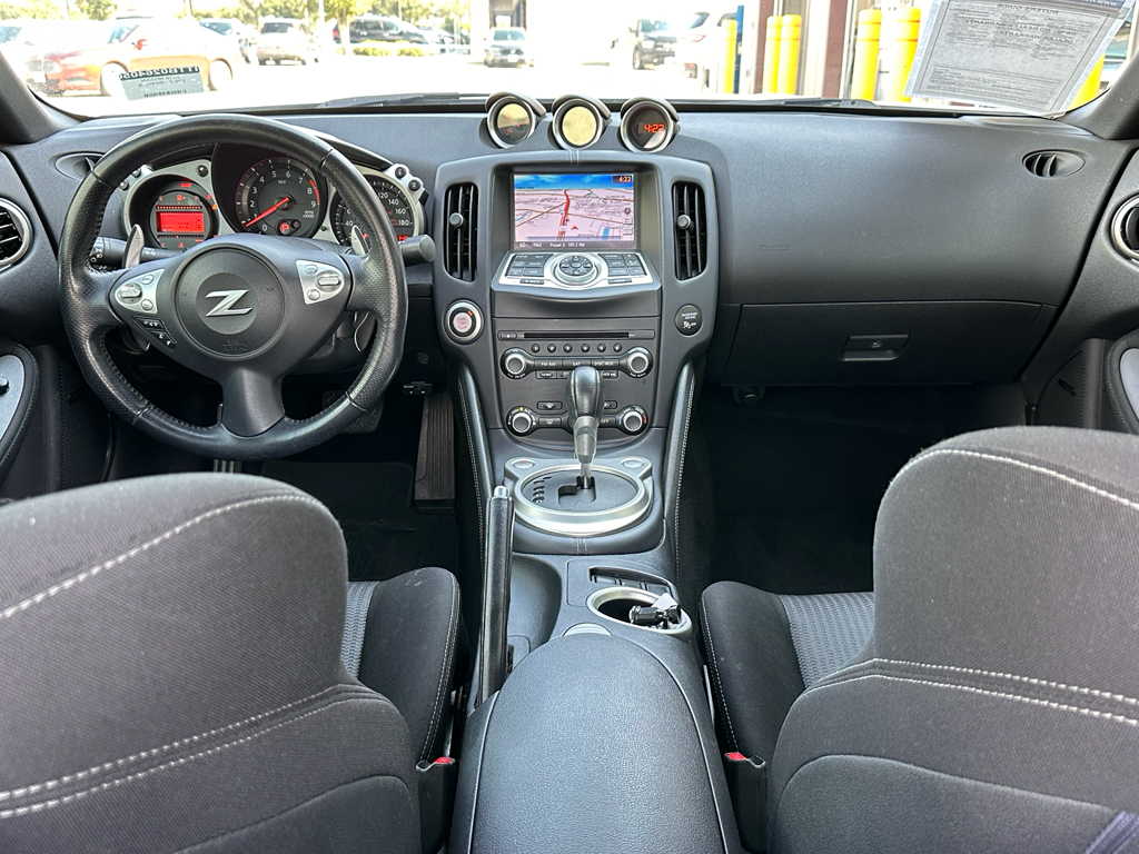 2016 Nissan 370Z Sport photo 2