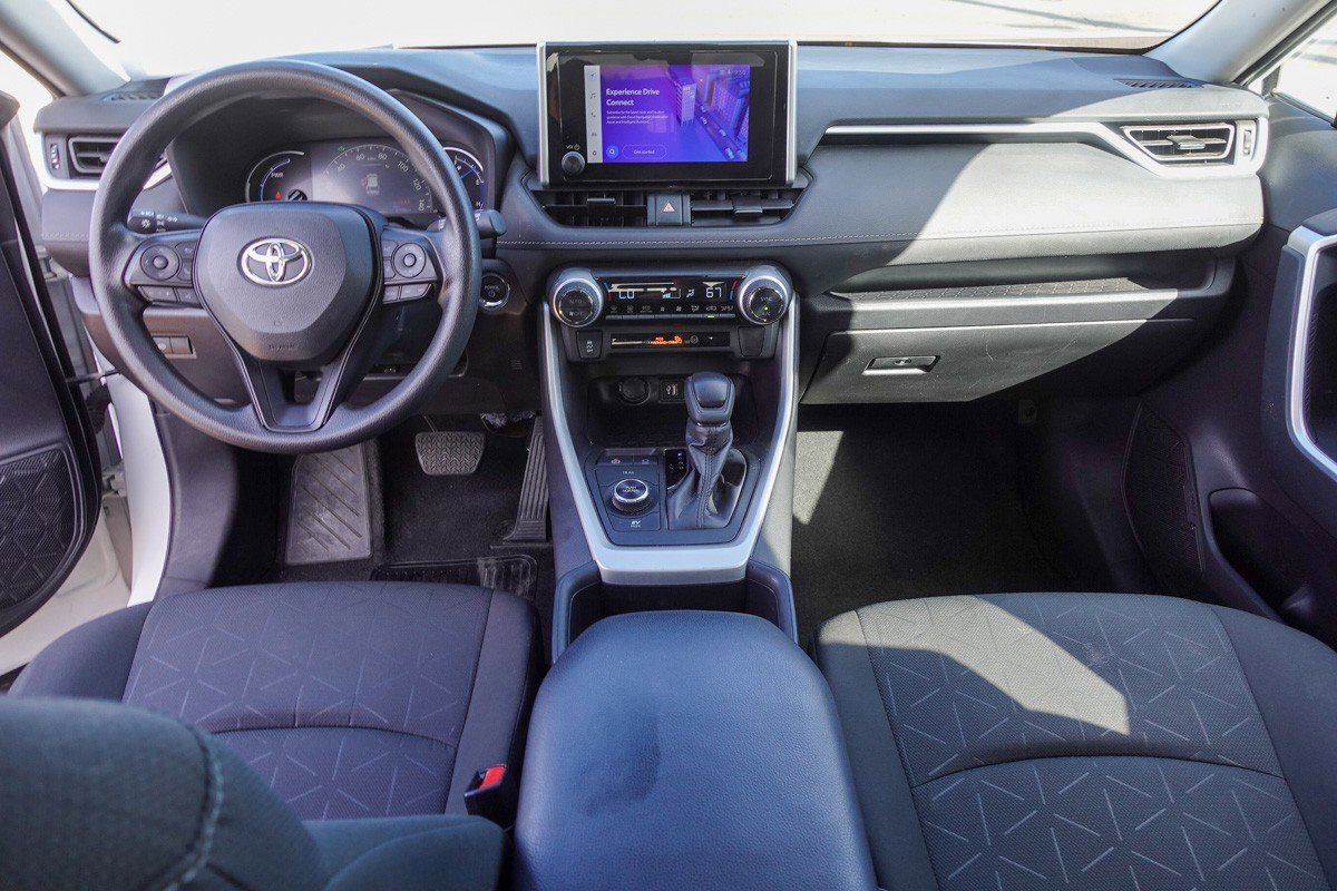 2024 Toyota RAV4 Hybrid XLE photo 3