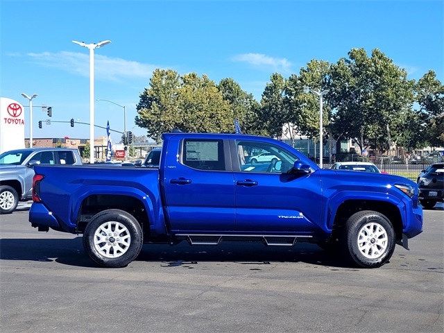 2025 Toyota Tacoma SR5 photo 3