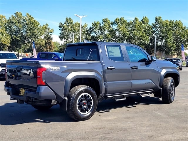 2025 Toyota Tacoma TRD Off-Road photo 4